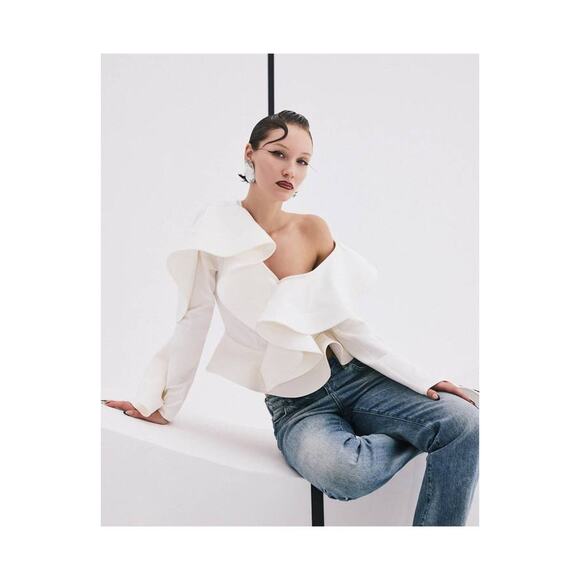 Theo the Label Gaia Ruffle Shoulder V Neck Top in Ivory S - Picture 1 of 3